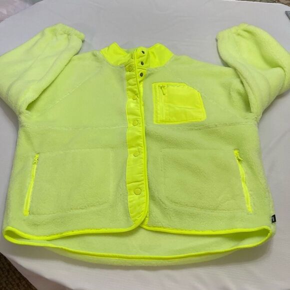 Puma Women’s Neon Green Sherpa Fleece Jacket Relaxed Fit Neon Green Sz Large New - Picture 4 of 8